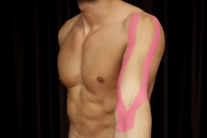 Applicazione del tape sul braccio, Taping Elastico